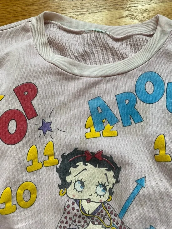 Betty Boop Pastel Pink Kids Graphic Sweatshirt with Colorful Print - Picture 3 of 7